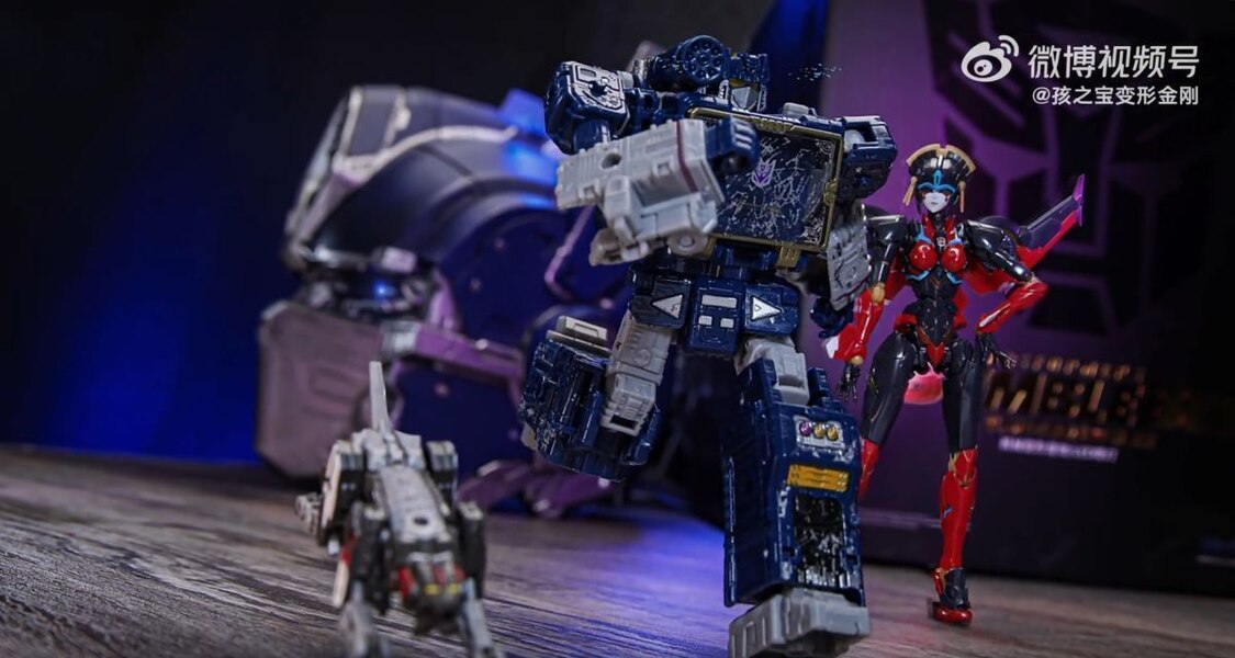 Transformers Soundwave Vs Windblade Dance Off   Official Stop Motion Video  (14 of 41)